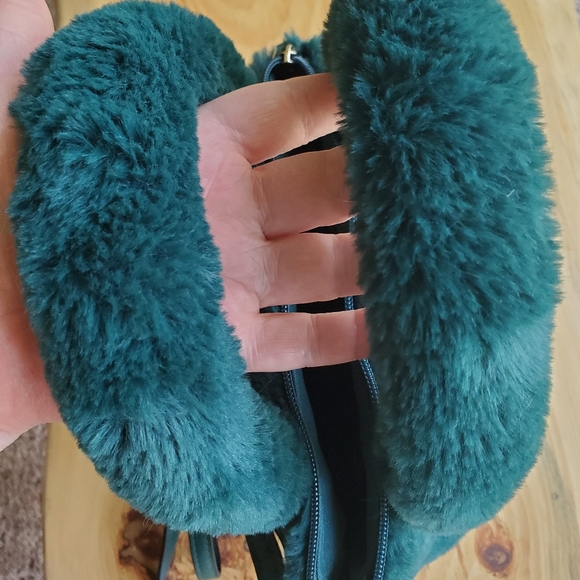 A New Day Faux Fur Crossbody in Teal - Picture 4 of 9